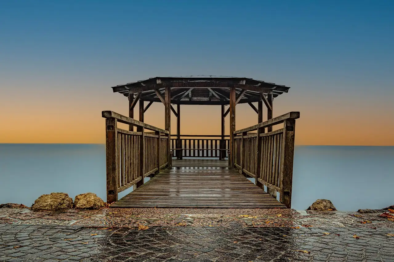 holzterrassen-elegante-und-strapazierfahige-terrassenlosungen