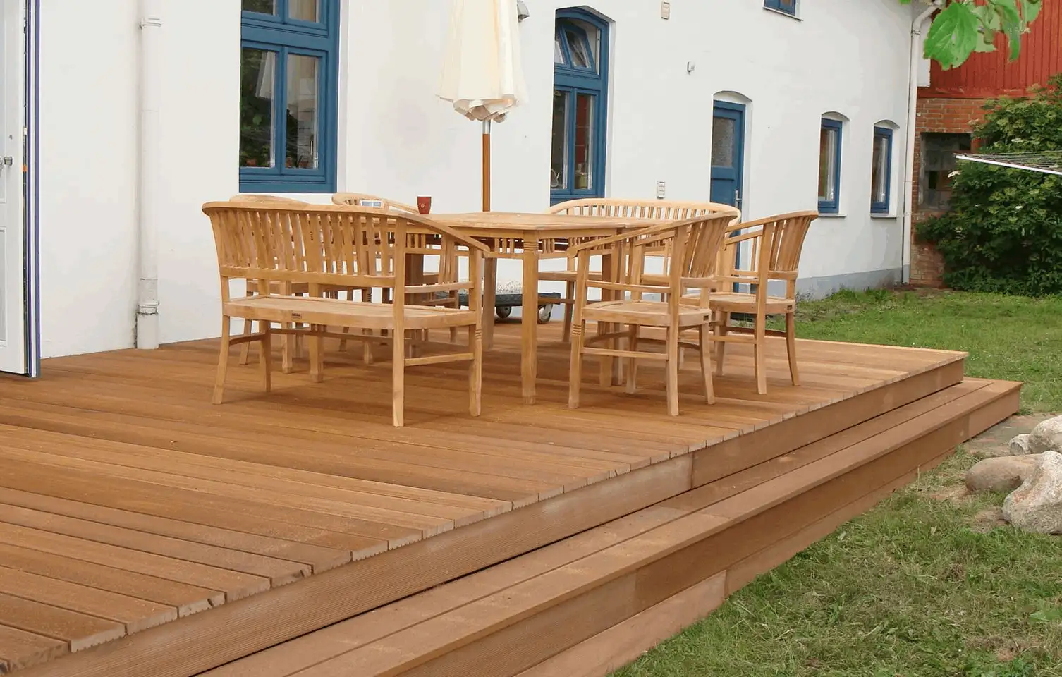 Bakirai Terrasse mit 2 Stufen